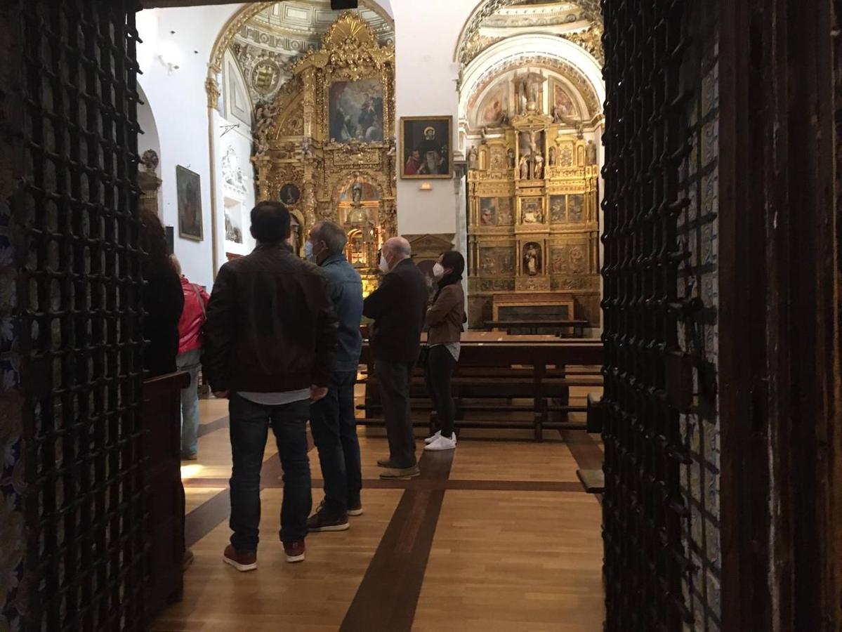 La visita solidaria al convento de Santo Domingo el Real, en imágenes