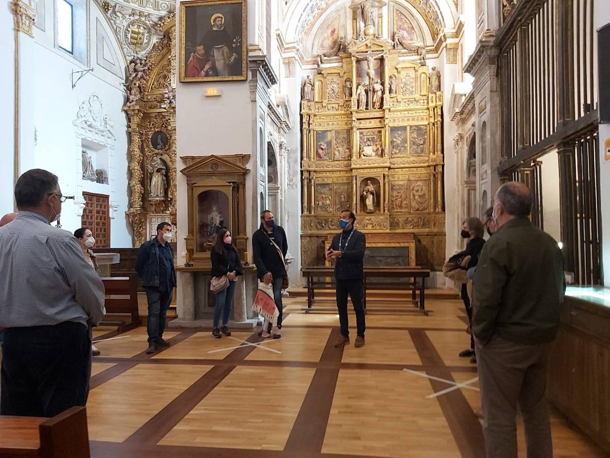 La visita solidaria al convento de Santo Domingo el Real, en imágenes