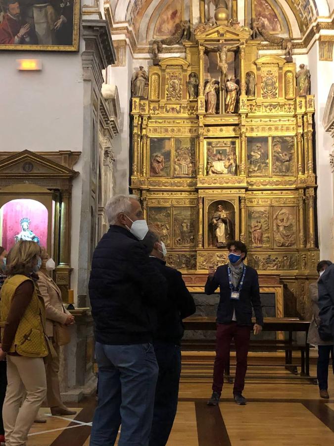 La visita solidaria al convento de Santo Domingo el Real, en imágenes