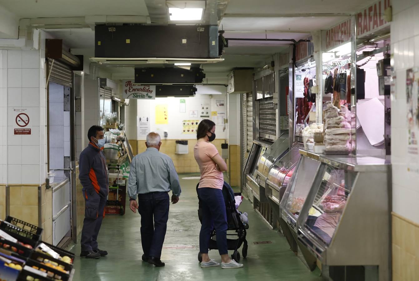 Una mañana en imágenes por los mercados municipales de Córdoba