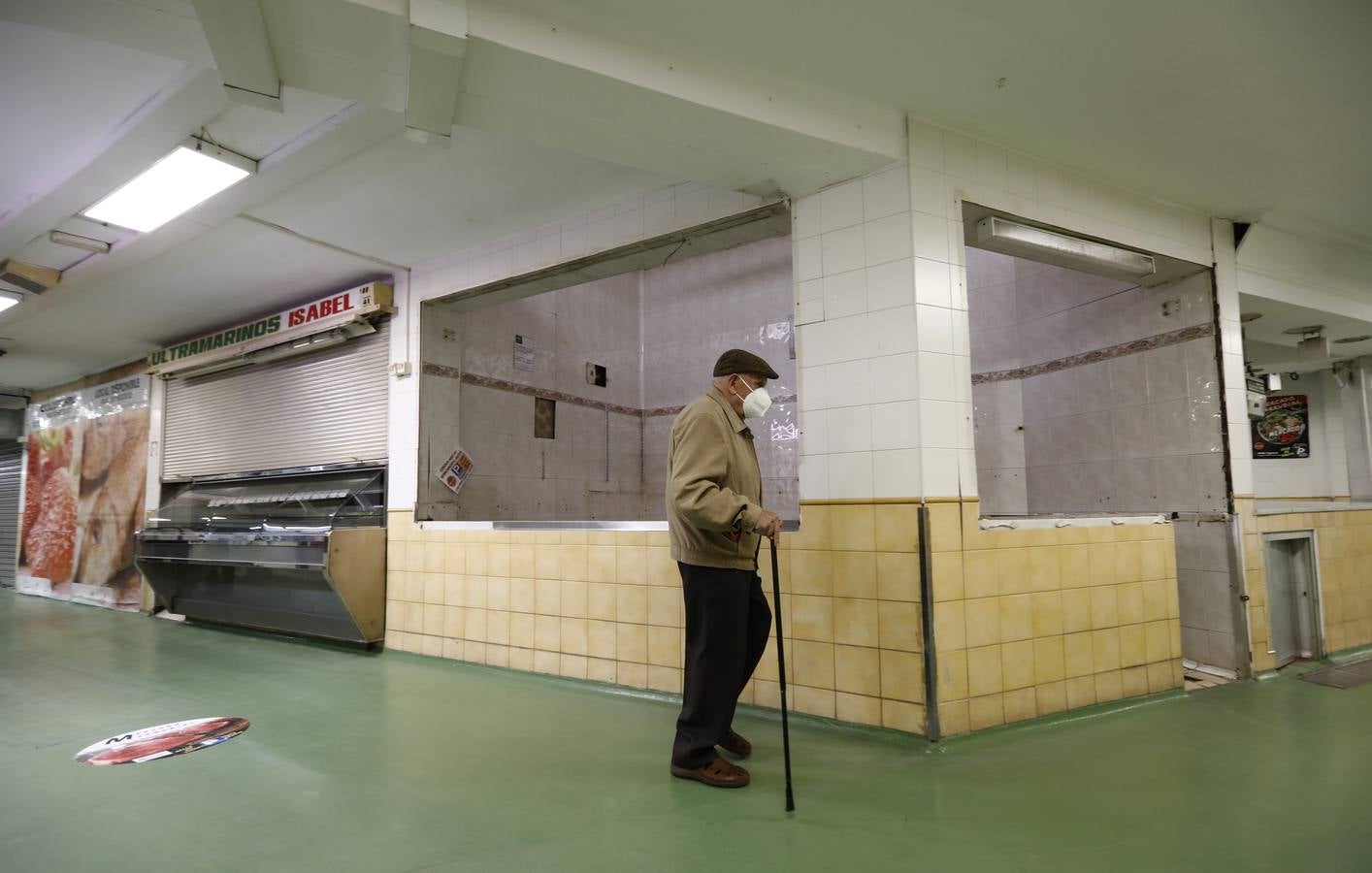 Una mañana en imágenes por los mercados municipales de Córdoba