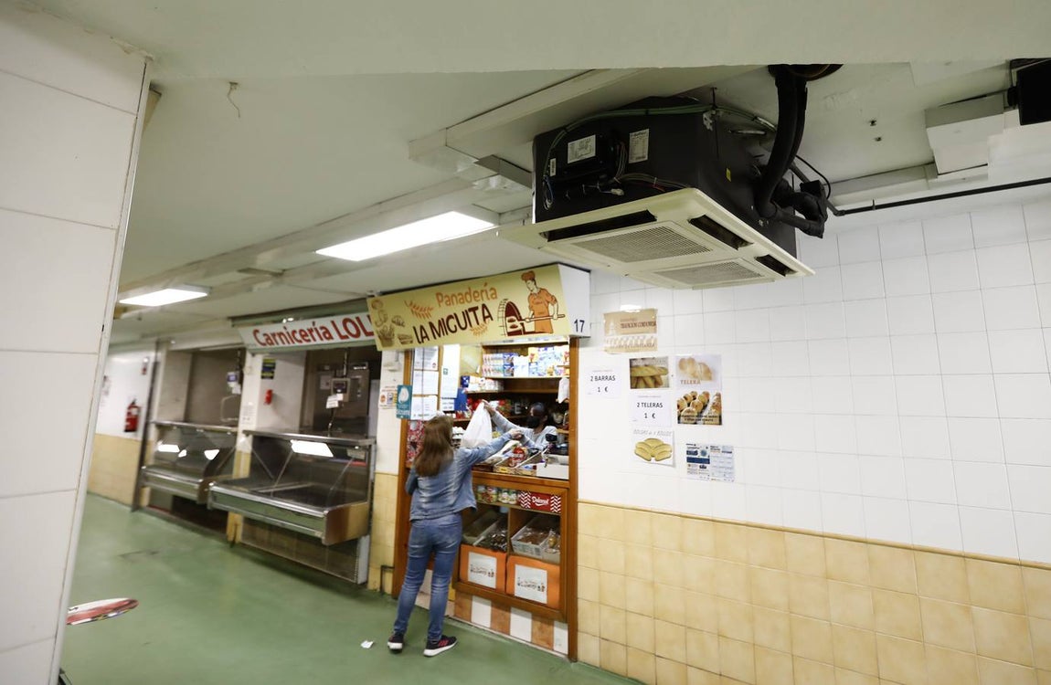 Una mañana en imágenes por los mercados municipales de Córdoba