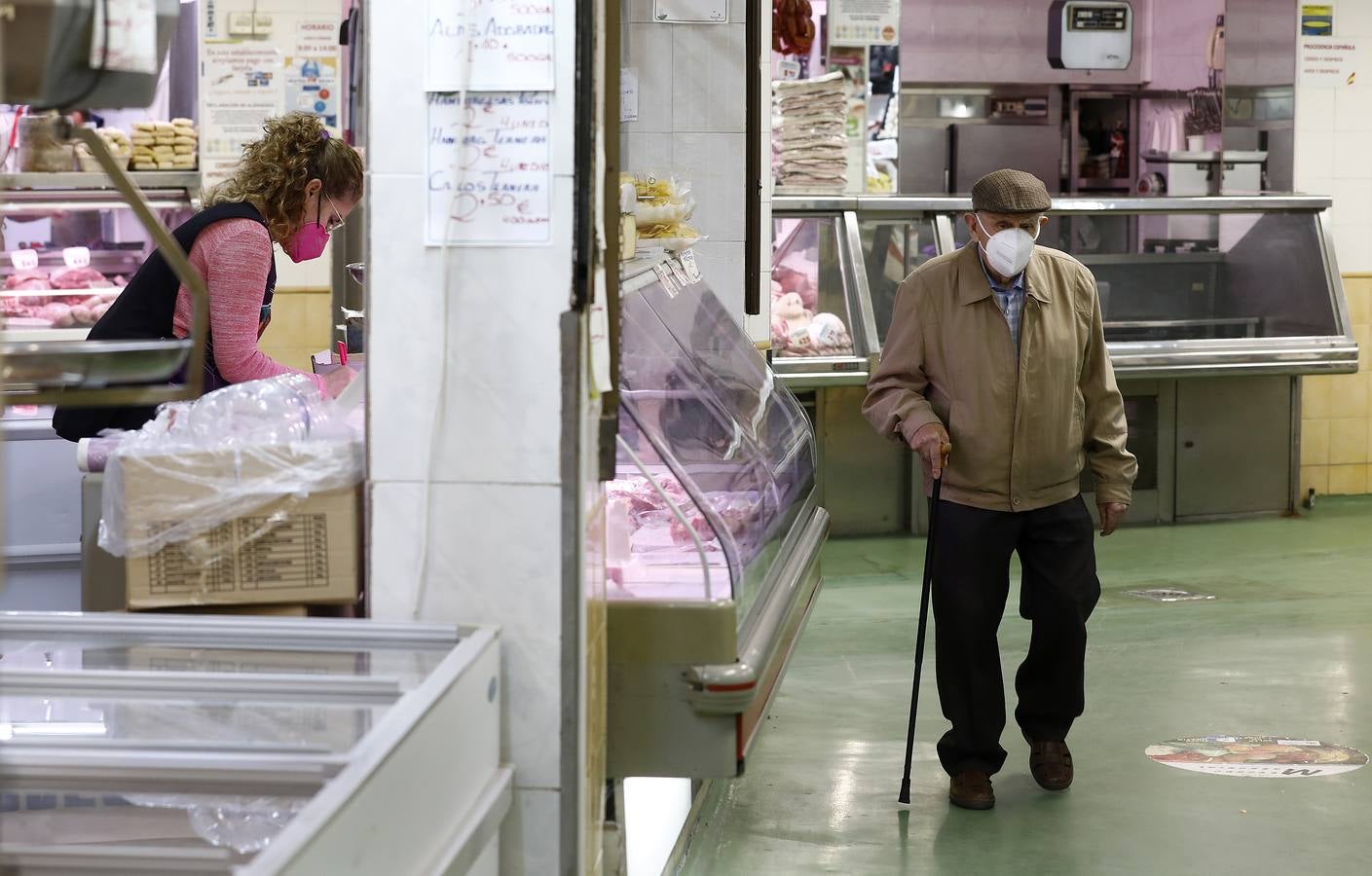 Una mañana en imágenes por los mercados municipales de Córdoba