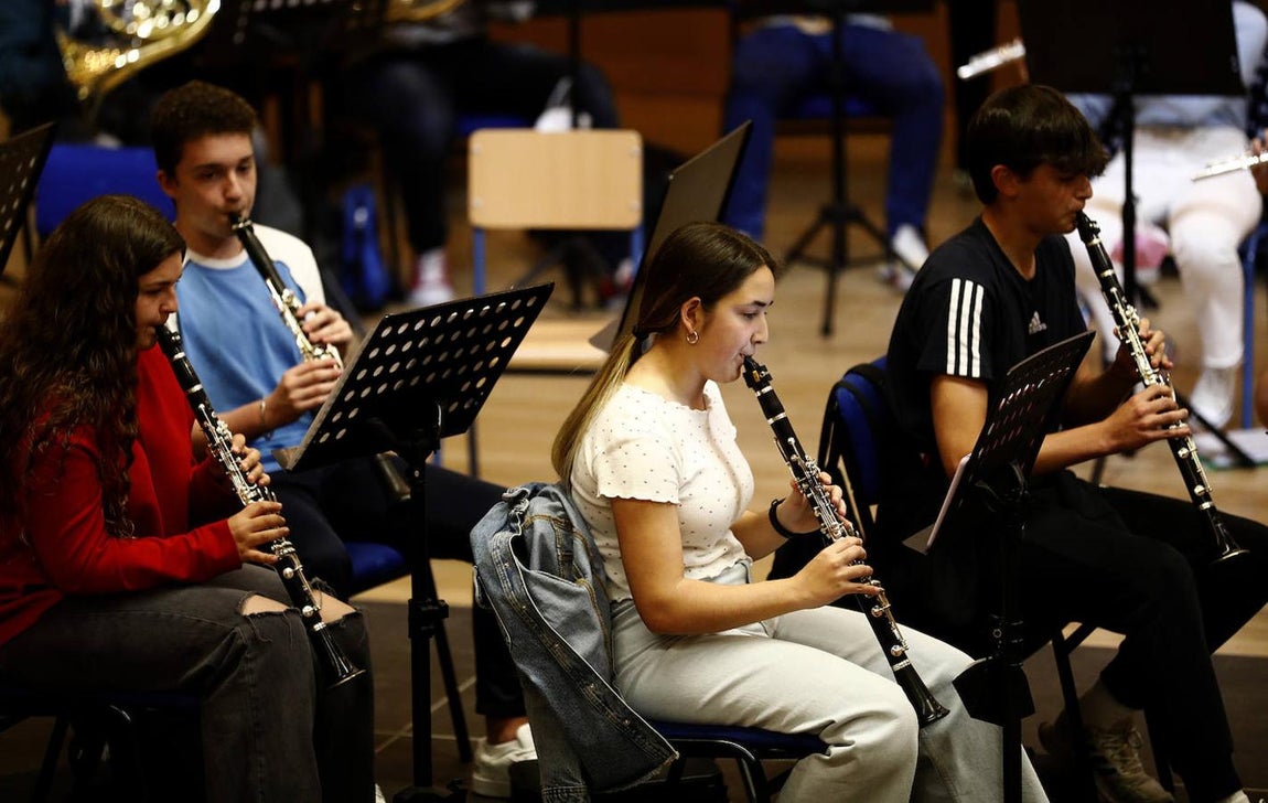 La clase magistral de la Orquesta de Córdoba en el conservatorio, en imágenes