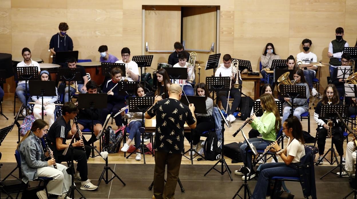 La clase magistral de la Orquesta de Córdoba en el conservatorio, en imágenes