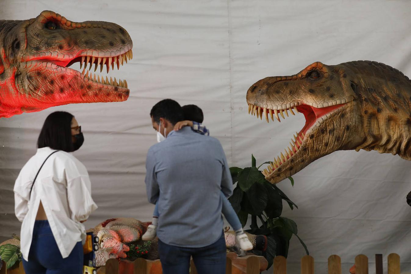 La carpa de Dinosaurs Tour en la Arruzafilla de Córdoba, en imágenes