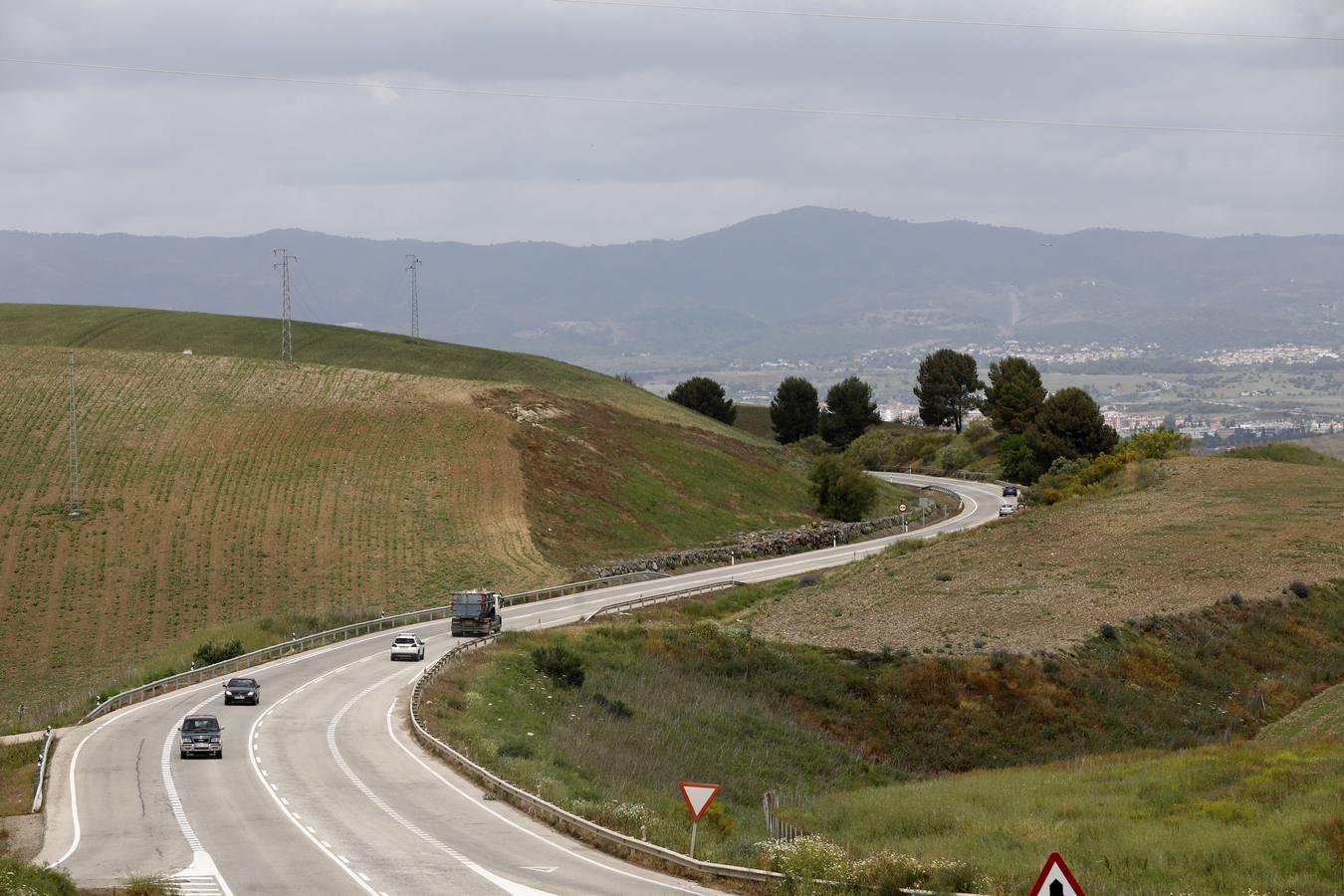 Así está la carretera N-432 a su paso por Córdoba, en imágenes