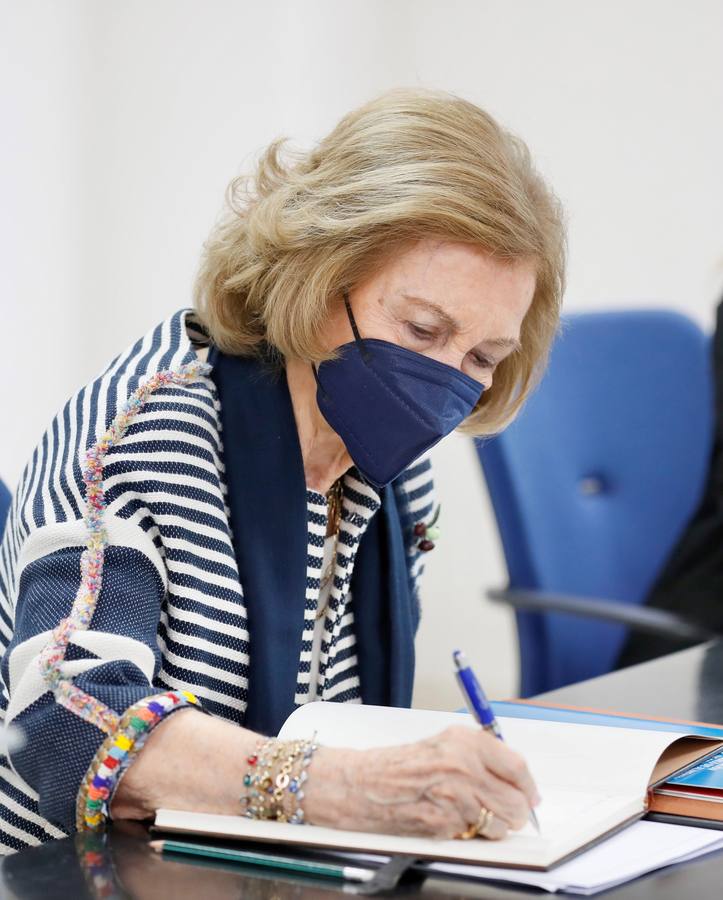 Visita de Su Majestad la Reina Doña Sofía al Banco de Alimentos de Sevilla