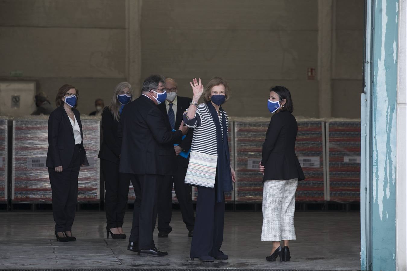 Visita de Su Majestad la Reina Doña Sofía al Banco de Alimentos de Sevilla