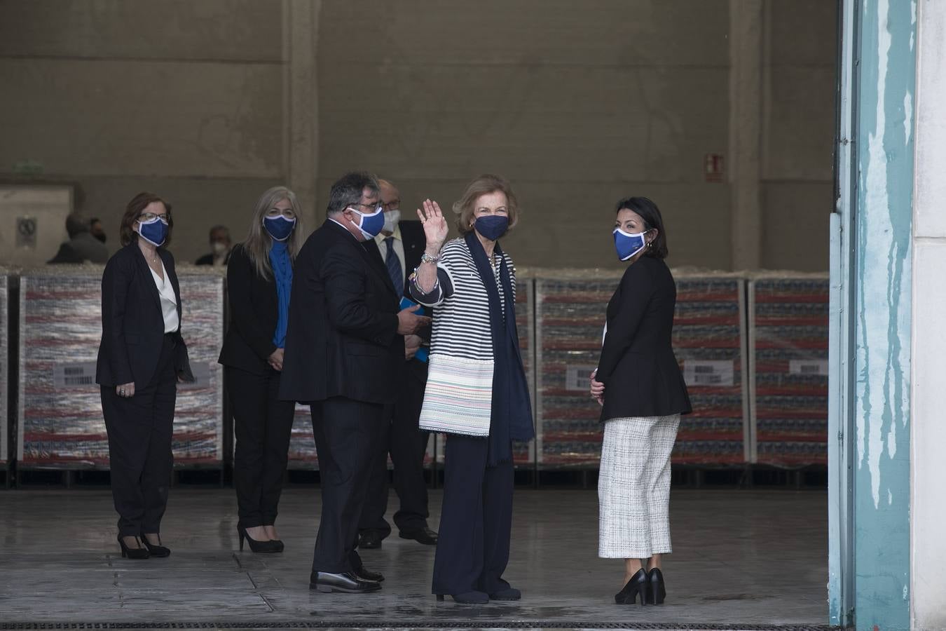 Visita de Su Majestad la Reina Doña Sofía al Banco de Alimentos de Sevilla