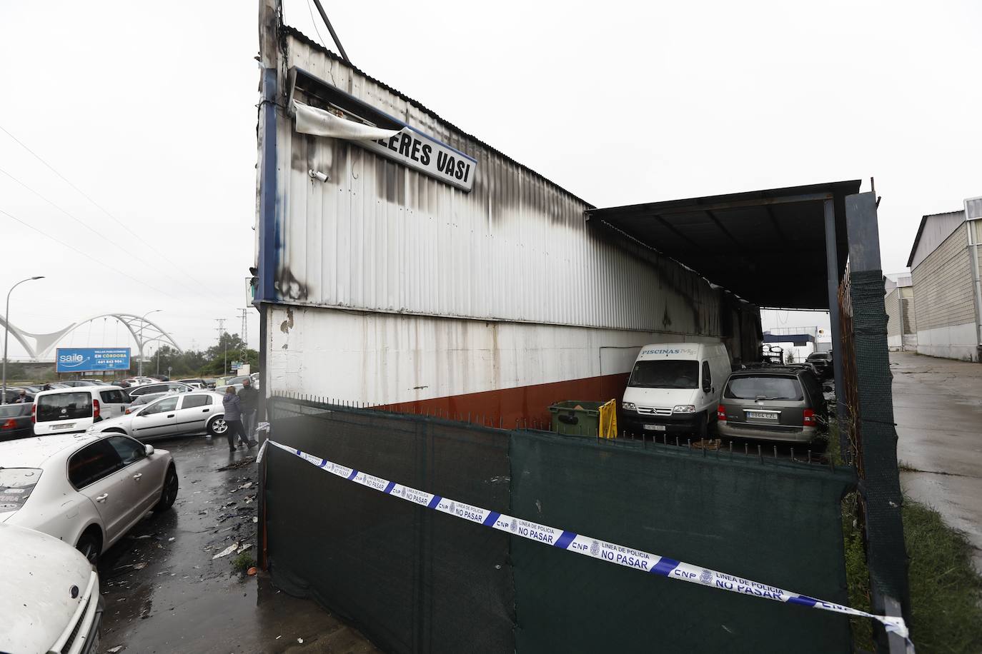 En imágenes, la nave y los 46 coches calcinados en Córdoba