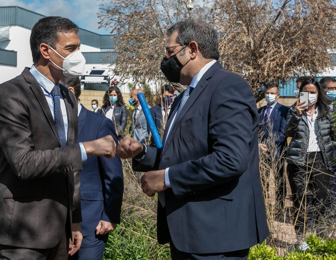 Pedro Sánchez visita las instalaciones de la farmacéutica Janssen en Toledo