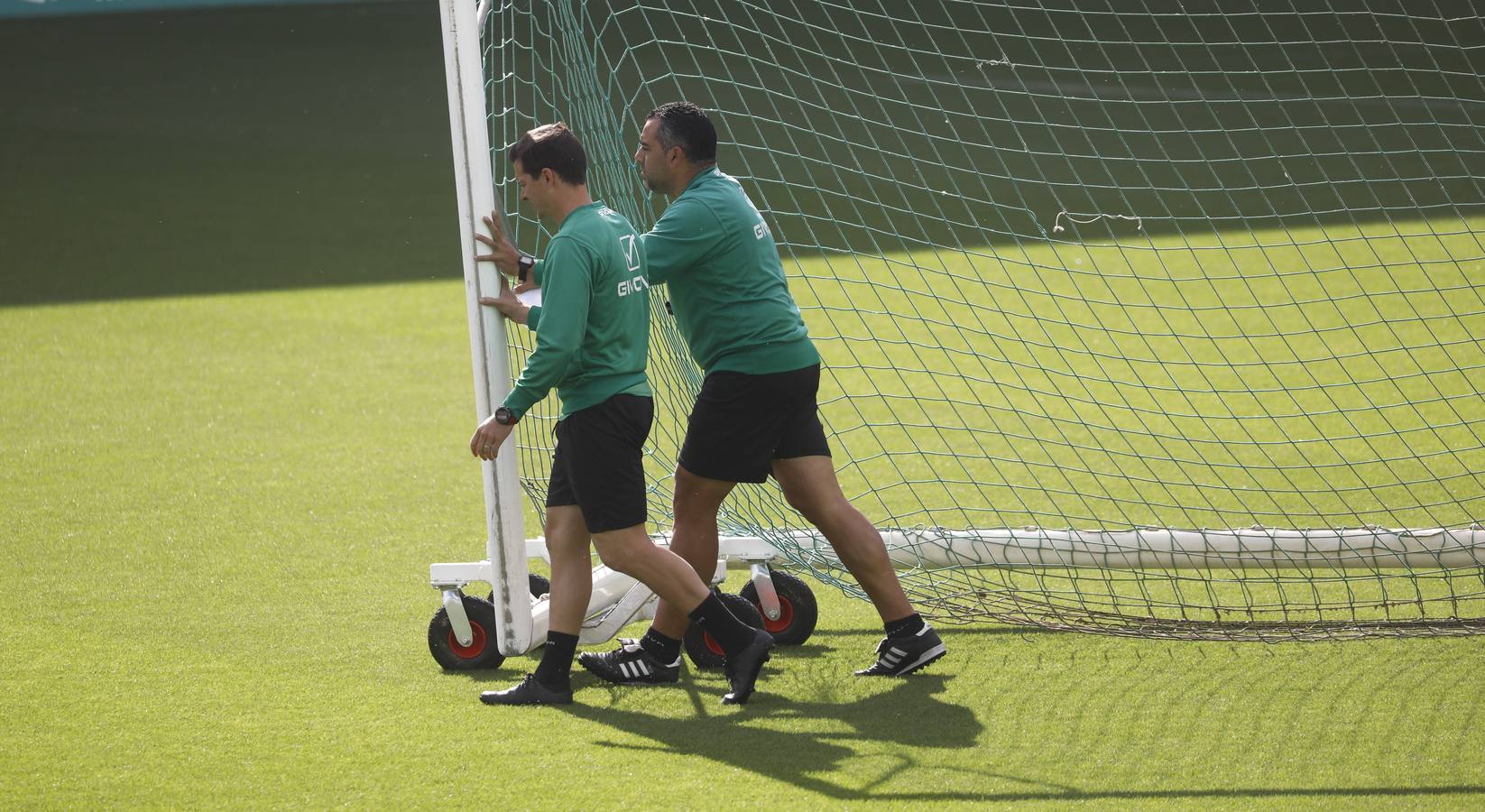 El entrenamiento del Córdoba CF en el estadio, en imágenes