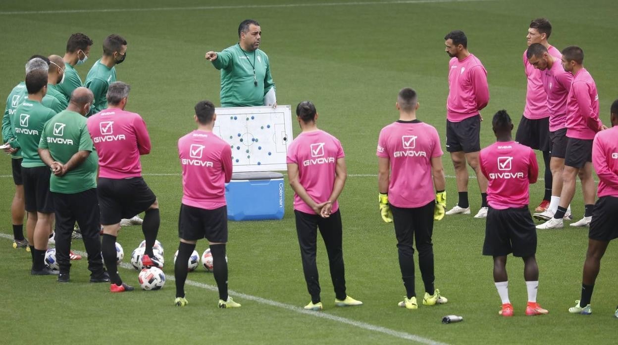 El entrenamiento del Córdoba CF en el estadio, en imágenes