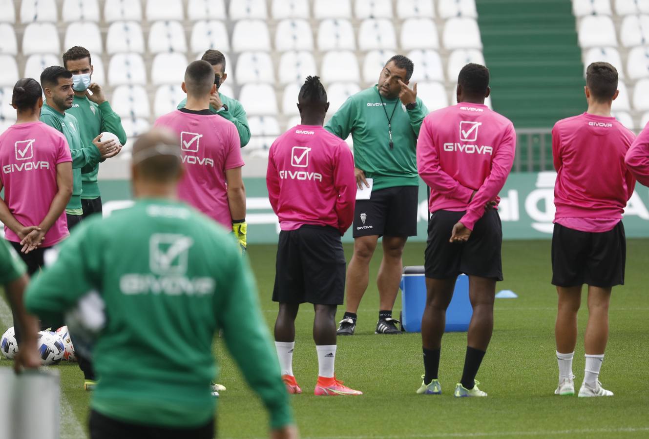 El entrenamiento del Córdoba CF en el estadio, en imágenes