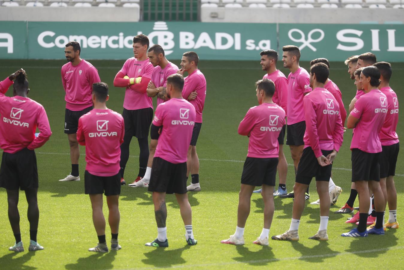 El entrenamiento del Córdoba CF en el estadio, en imágenes