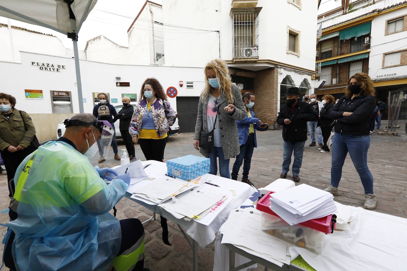 Las pruebas del Covid a los dueños de los Patios de Córdoba, en imágenes