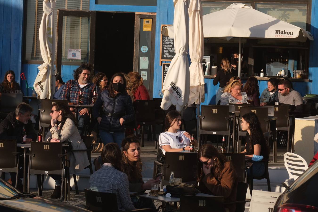 FOTOS: El buen tiempo y la movilidad animan el consumo en la Bahía de Cádiz