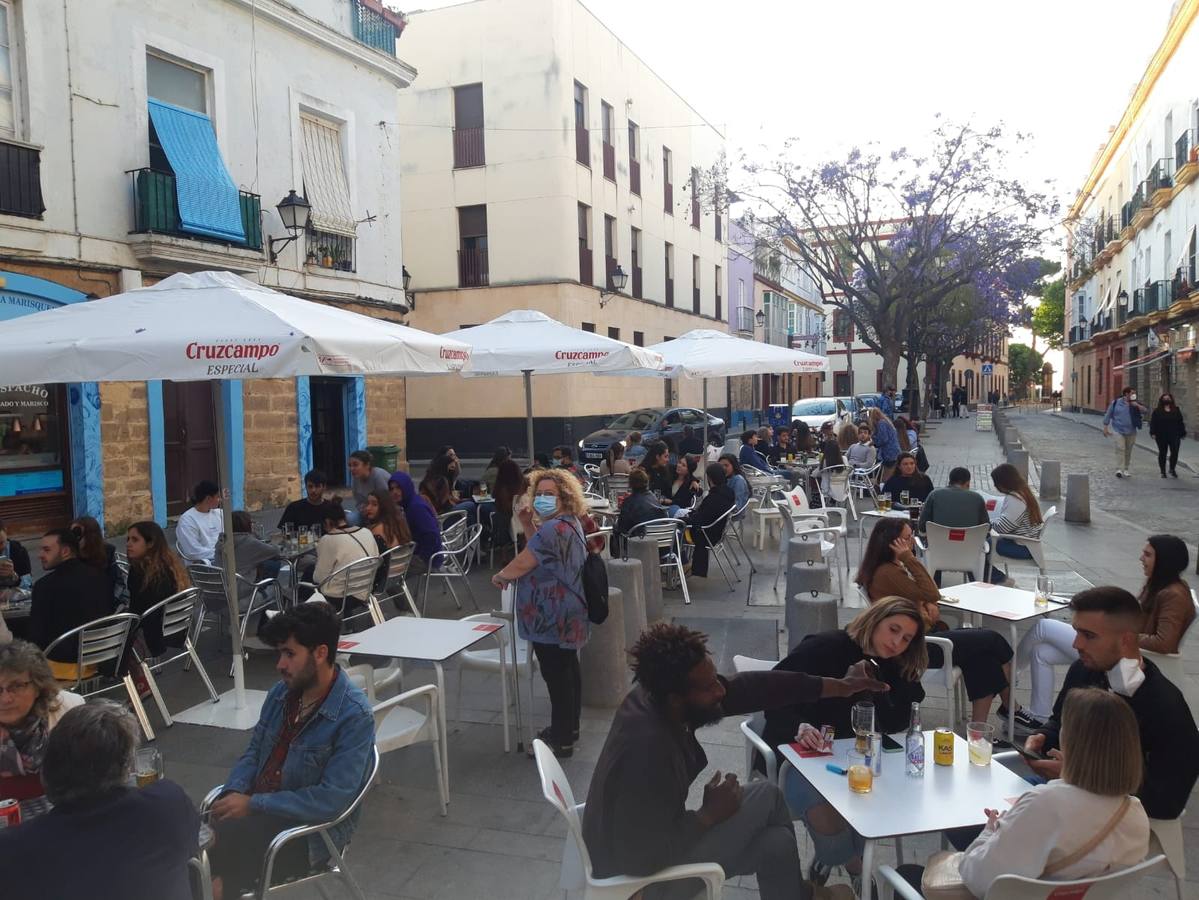 FOTOS: El buen tiempo y la movilidad animan el consumo en la Bahía de Cádiz