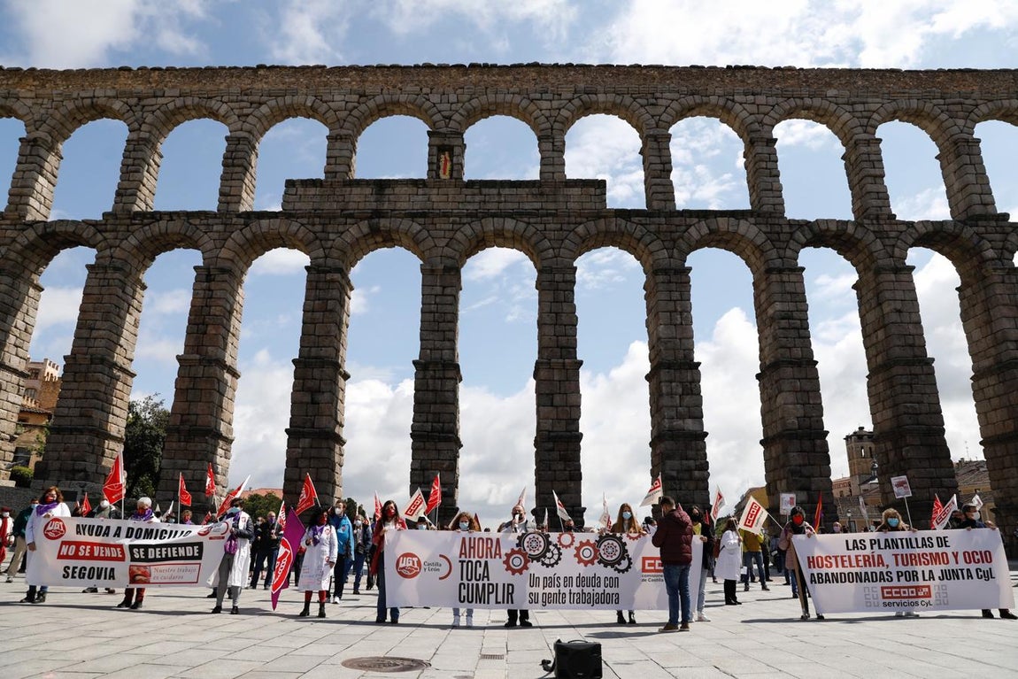 Movilización frente al Acuedcuto en la capital segoviana