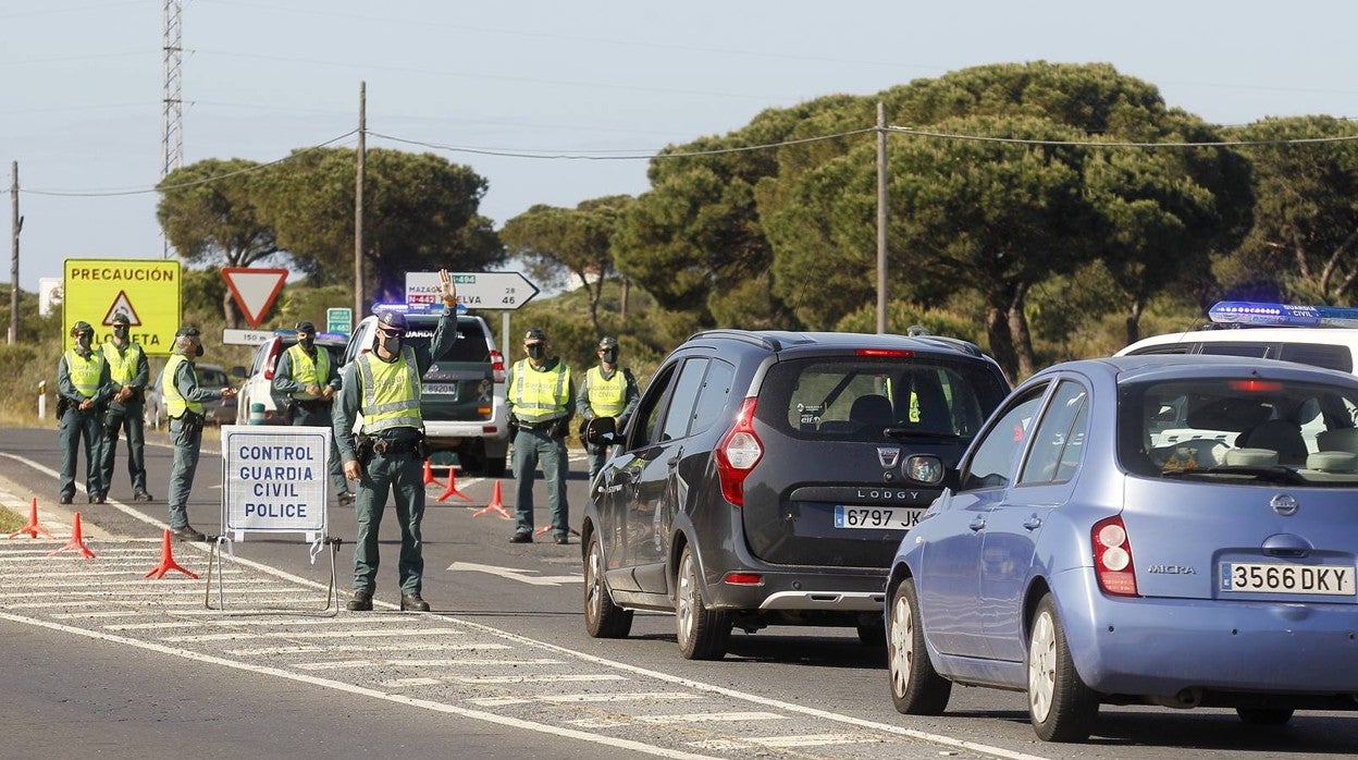 Fotogalería: Controles a la entrada de Matalascañas