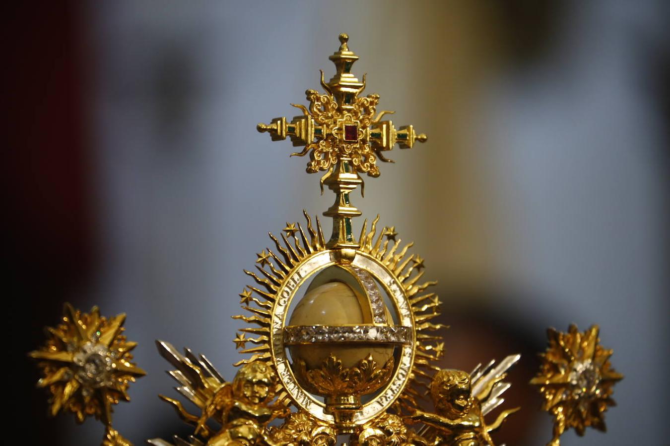 La nueva corona de la Virgen de la Esperanza de Córdoba, en imágenes