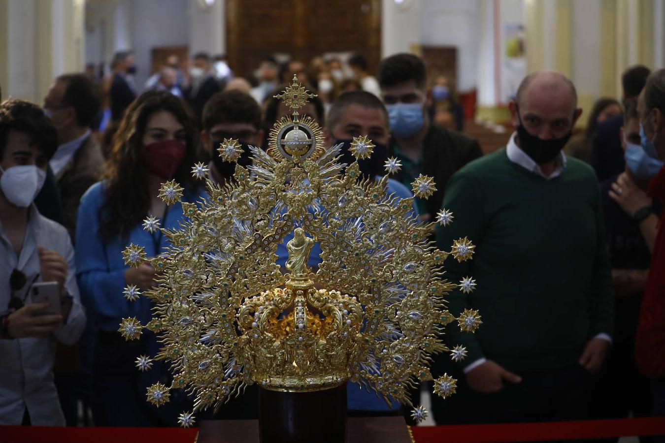 La nueva corona de la Virgen de la Esperanza de Córdoba, en imágenes