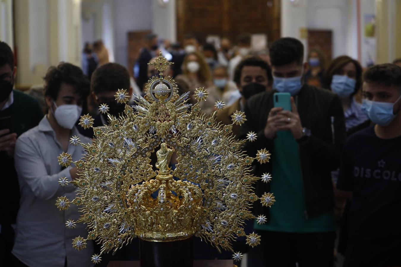 La nueva corona de la Virgen de la Esperanza de Córdoba, en imágenes