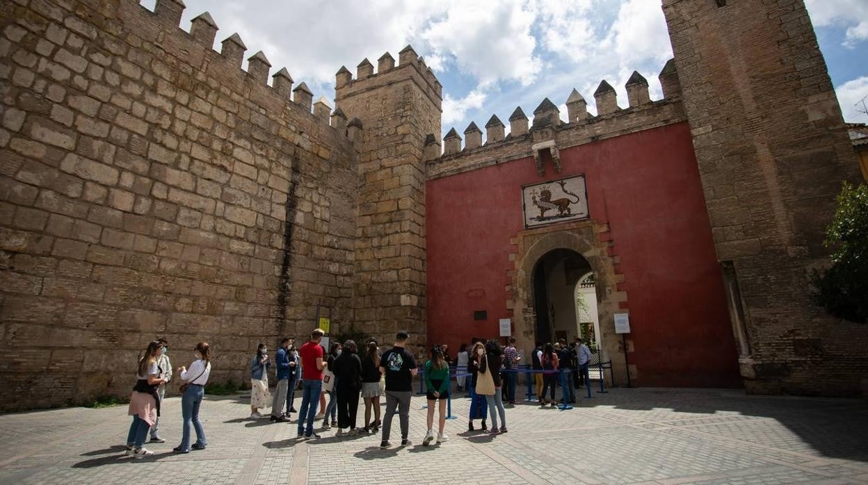 Los turistas vuelven a Sevilla