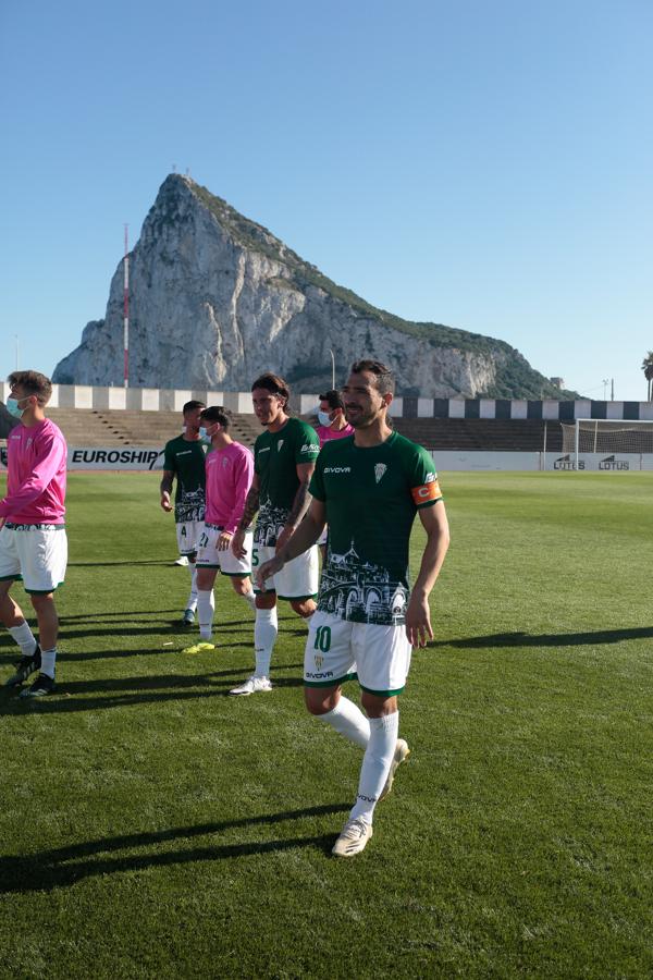 El Córdoba CF golea (0-5) al Linense para llegar con opciones de permanencia a la última jornada