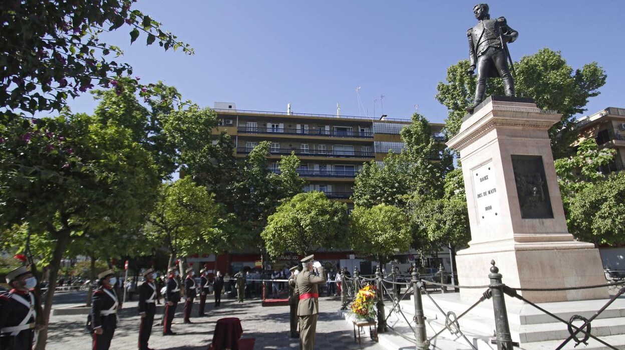 Sevilla homenajea a los capitanes Luis Daoiz y Pedro Velarde