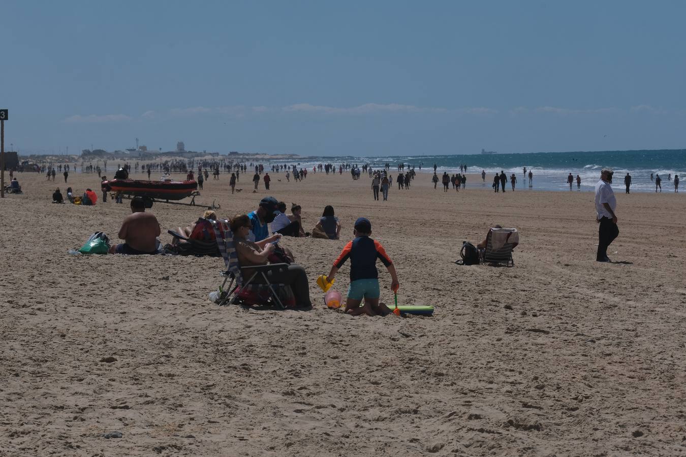 Gran ambiente en calles, paseos, bares y terrazas el primer domingo de mayo