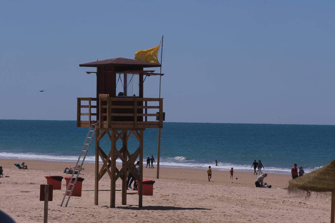 Gran ambiente en calles, paseos, bares y terrazas el primer domingo de mayo