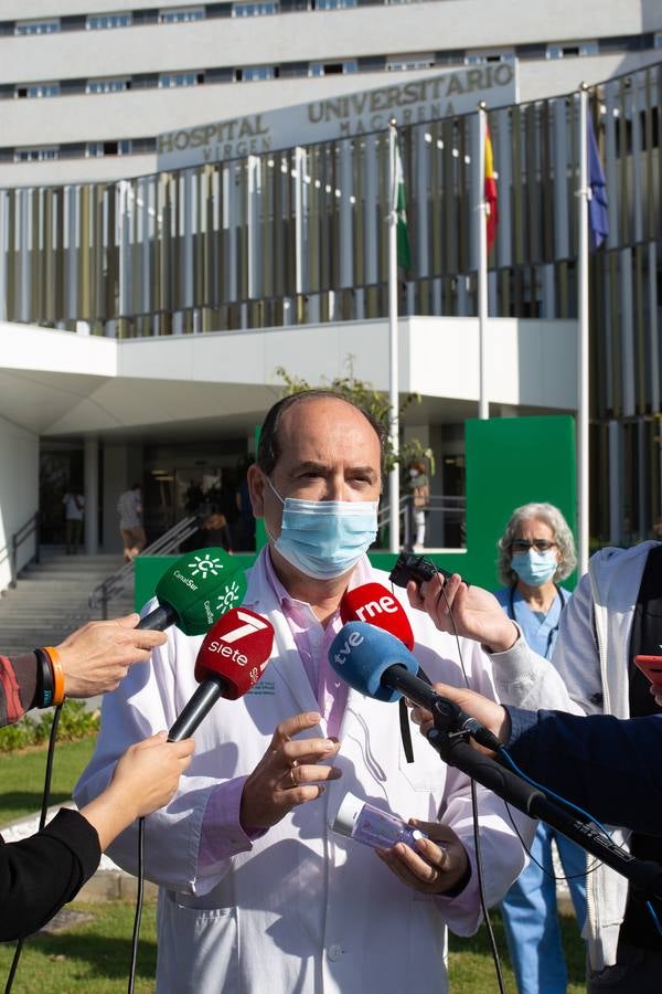 Entrega de las cámaras espaciadoras a los responsables del Hospital Virgen Macarena