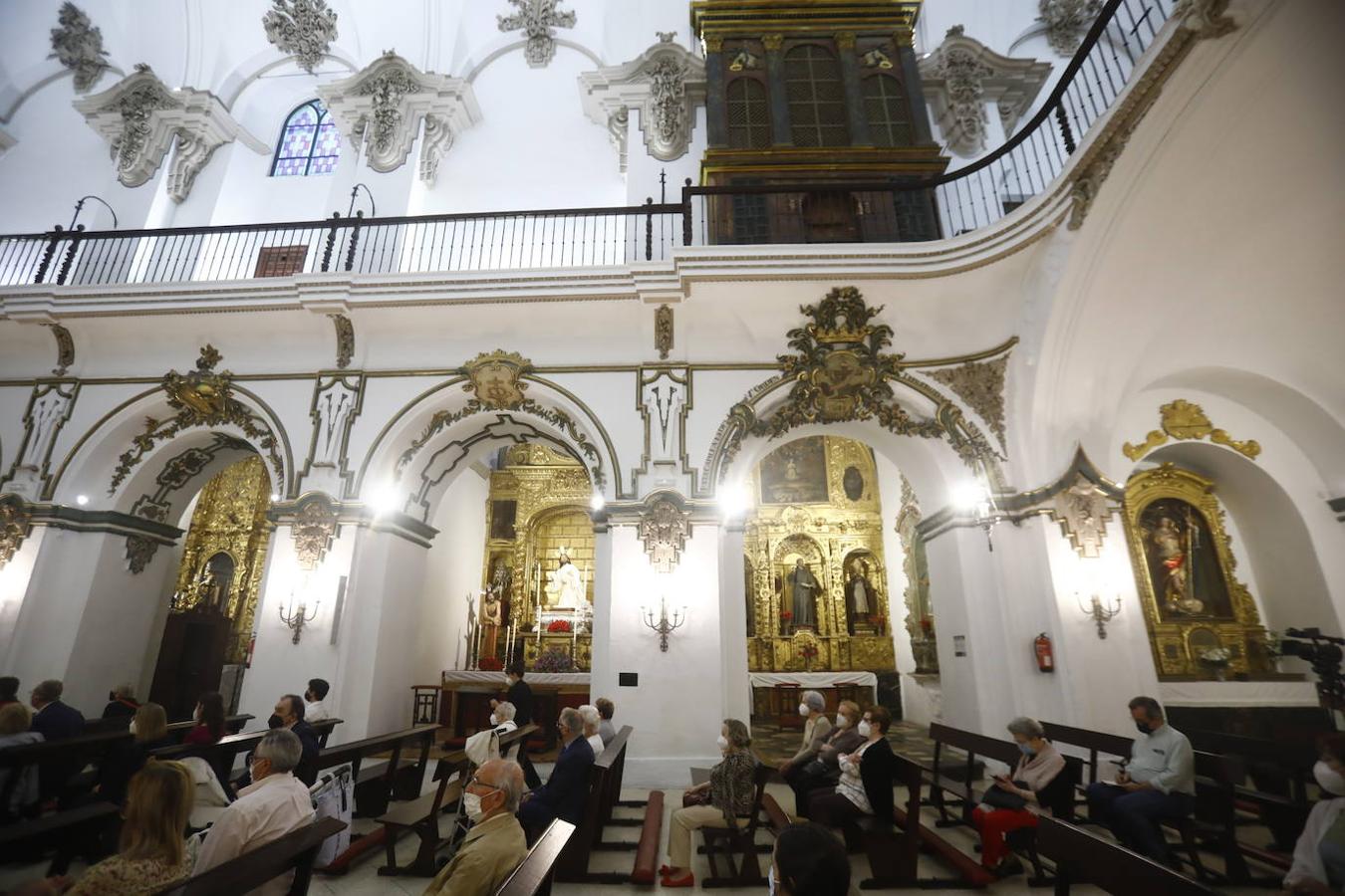 La nueva iluminación de la iglesia de San Francisco de Córdoba, en imágenes