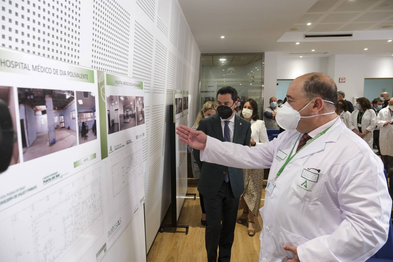 Fotos: Juanma Moreno visita el hospital Puerta del Mar de Cádiz