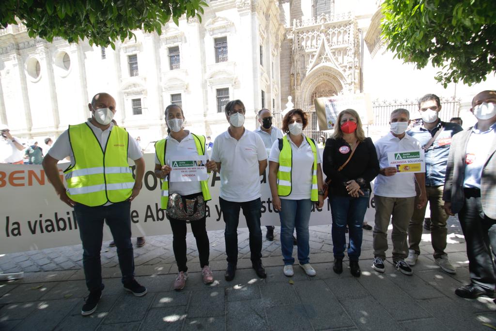 Concentración de trabajadores de Abengoa ante la CES