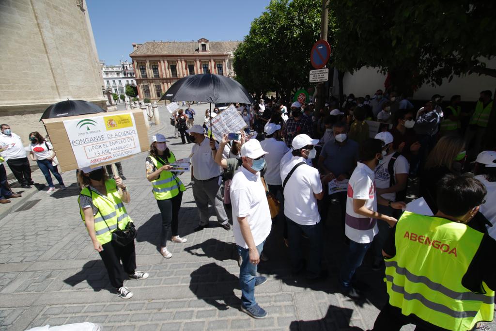 Concentración de trabajadores de Abengoa ante la CES