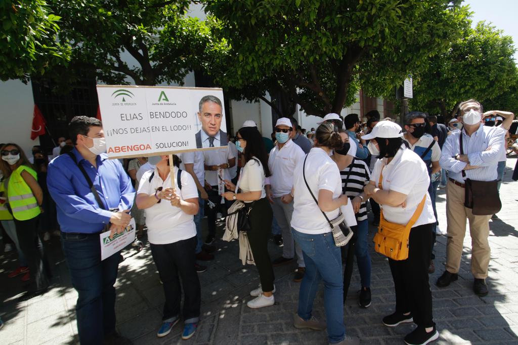 Concentración de trabajadores de Abengoa ante la CES