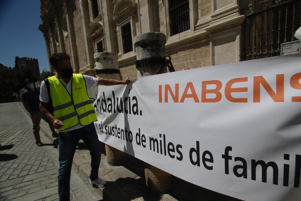 Concentración de trabajadores de Abengoa ante la CES