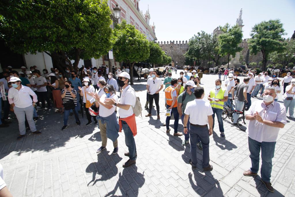 Concentración de trabajadores de Abengoa ante la CES