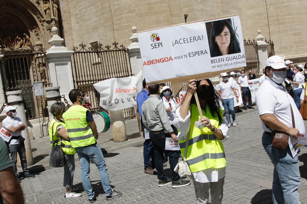 Concentración de trabajadores de Abengoa ante la CES