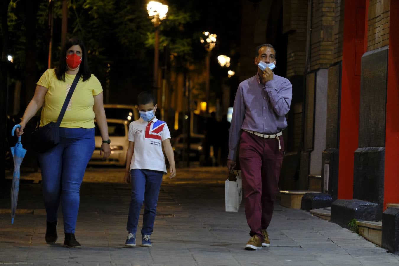 Ambiente en el Centro de Sevilla con el fin del toque de queda