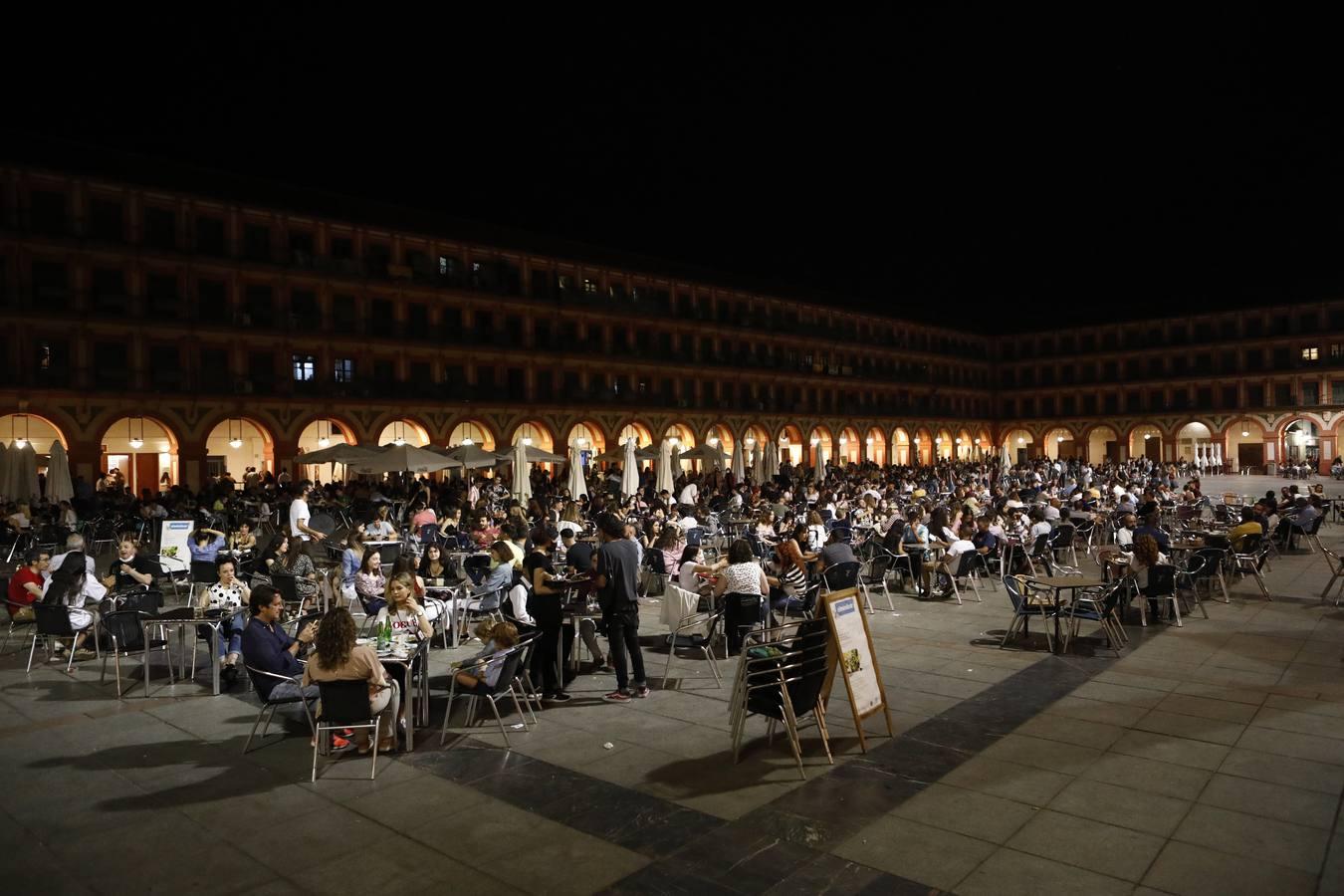 La primera noche sin toque de queda en Córdoba, en imágenes