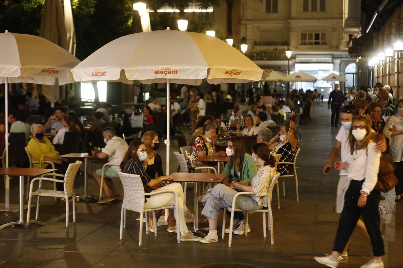 La primera noche sin toque de queda en Córdoba, en imágenes