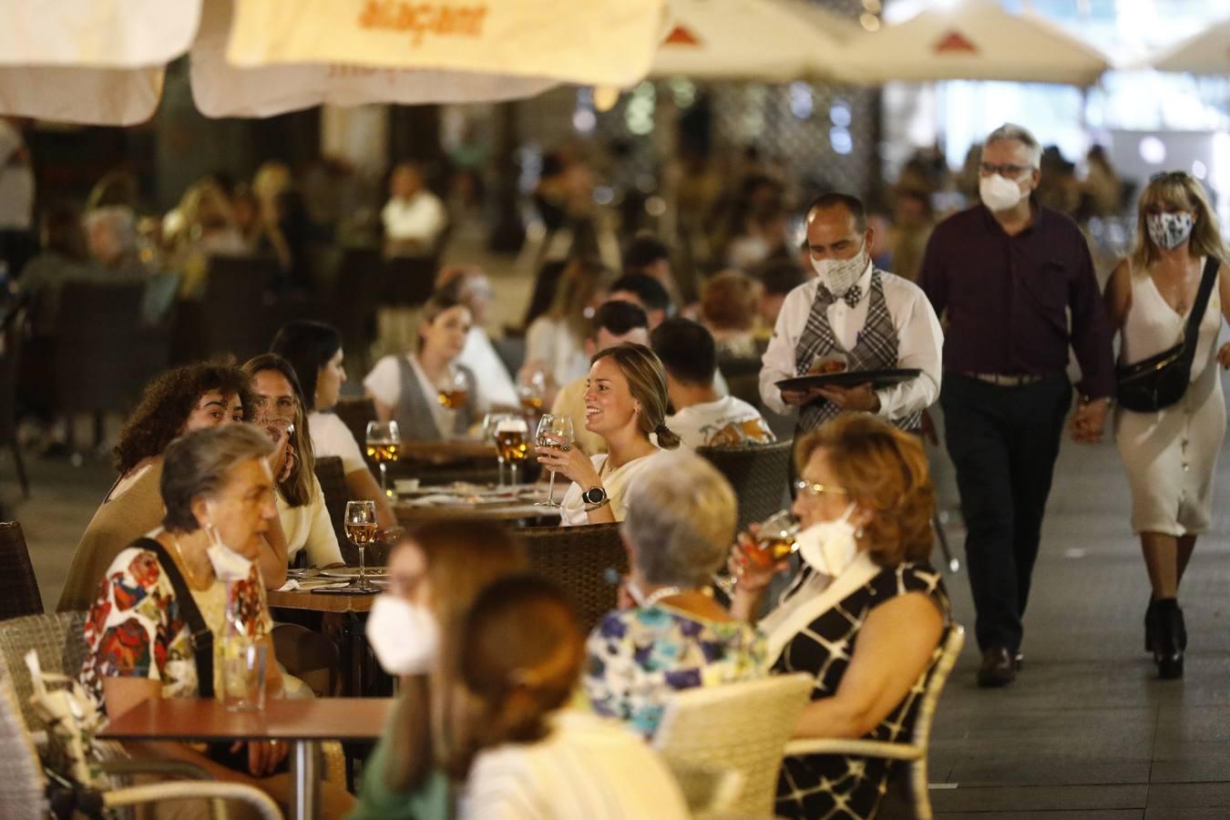 La primera noche sin toque de queda en Córdoba, en imágenes