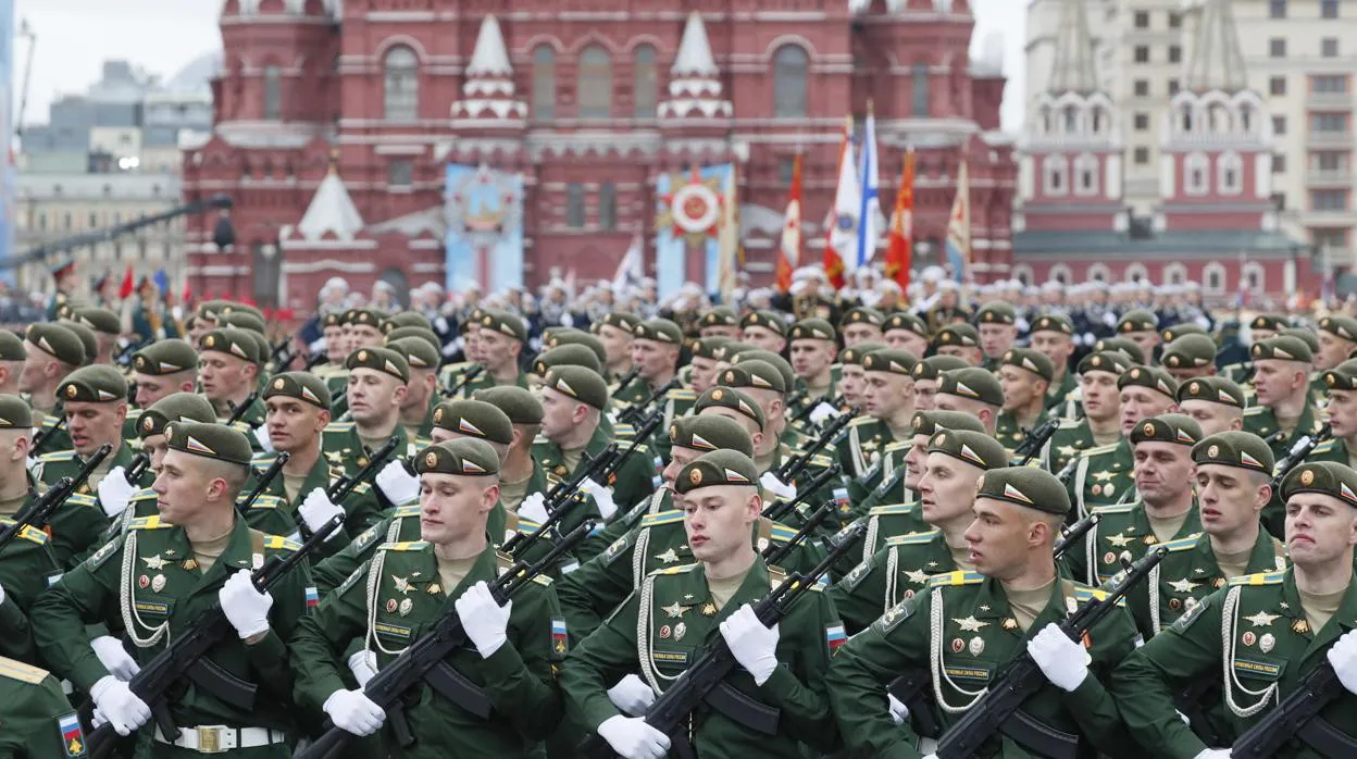 El desfile militar del Día de la Victoria en la Plaza Roja de Moscú, en imágenes