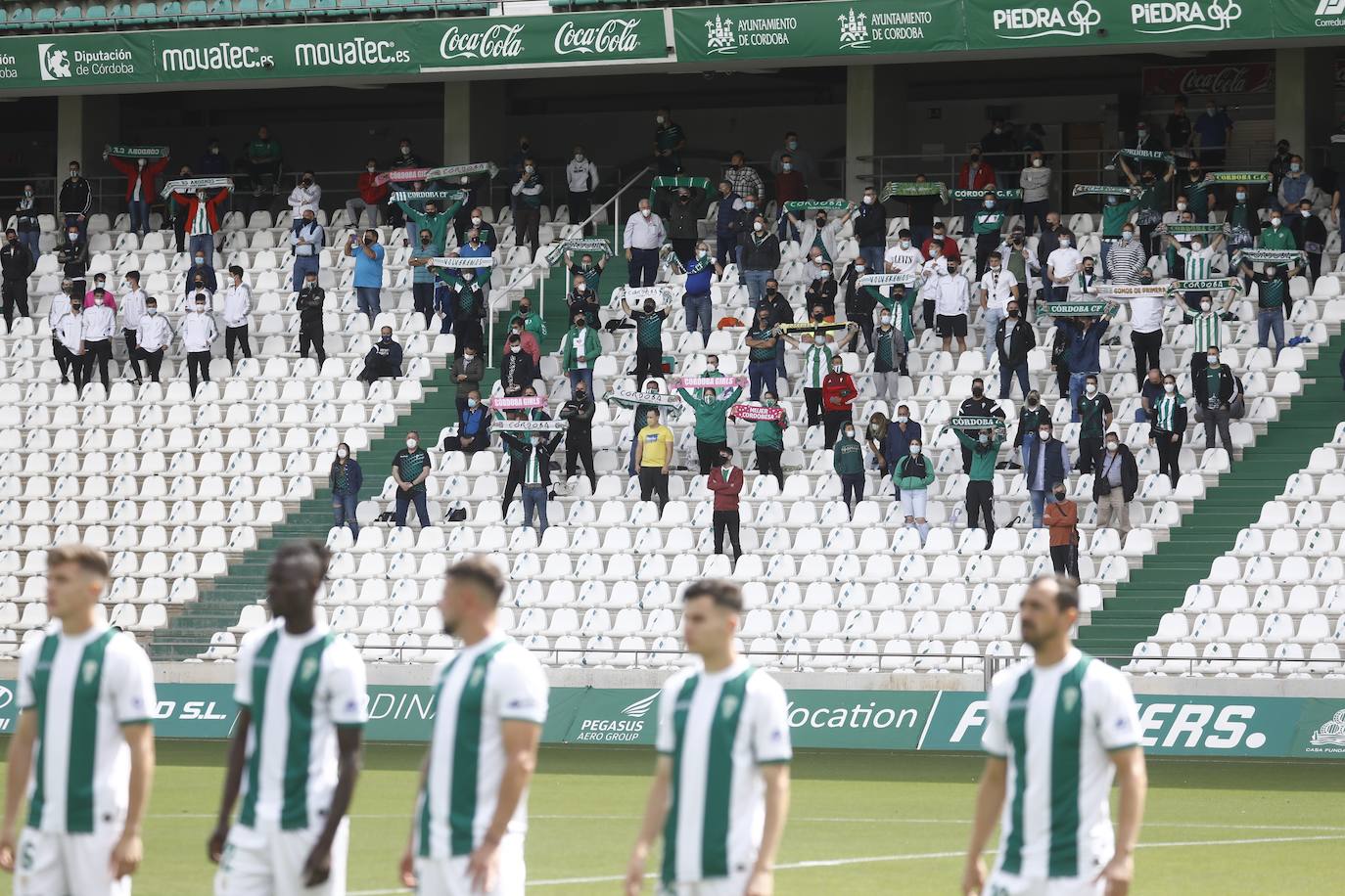 Las mejores imágenes del drama del descenso en el Córdoba CF - Cádiz B