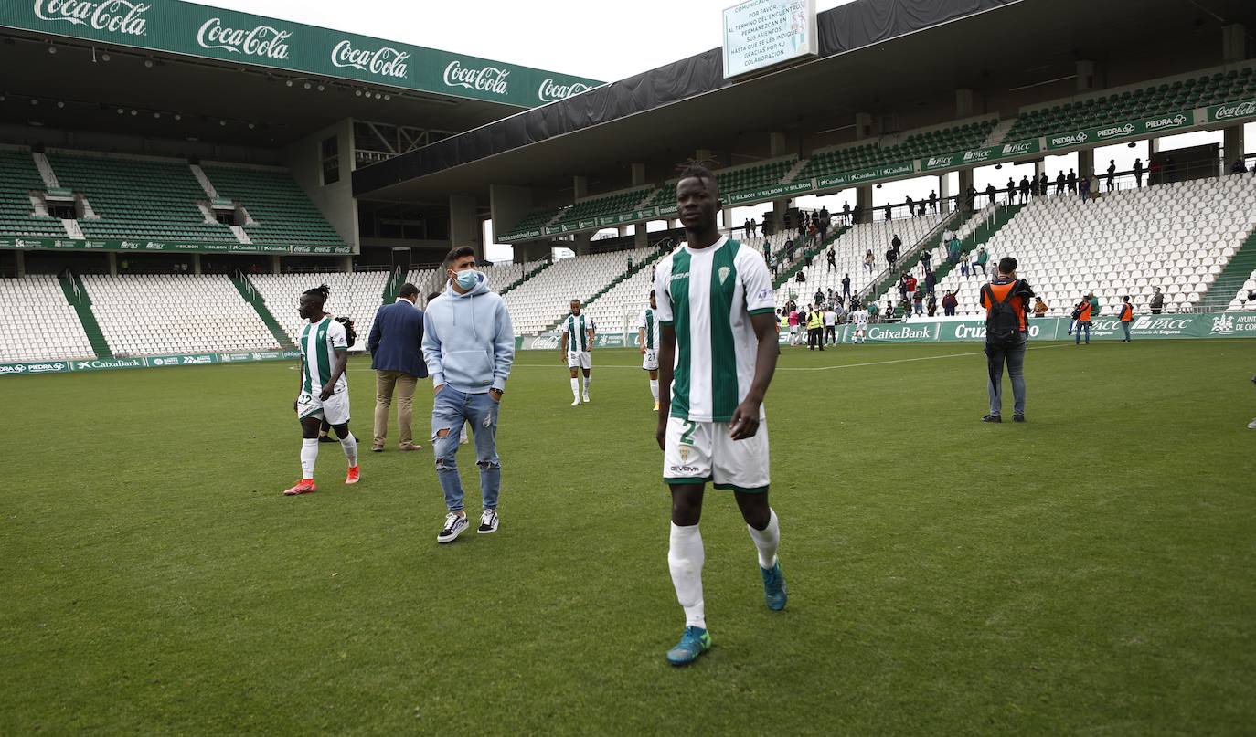 Las mejores imágenes del drama del descenso en el Córdoba CF - Cádiz B