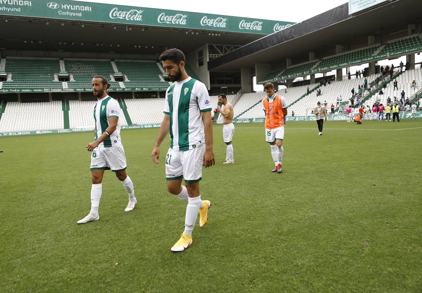 Las mejores imágenes del drama del descenso en el Córdoba CF - Cádiz B